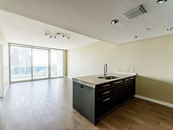 2nd image of 200 Biscayne Blvd Unit 3814