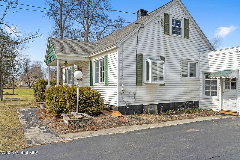 4th image of 809 Grooms Road