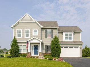 25 Tea Olive Ln, Fairport, NY 14450