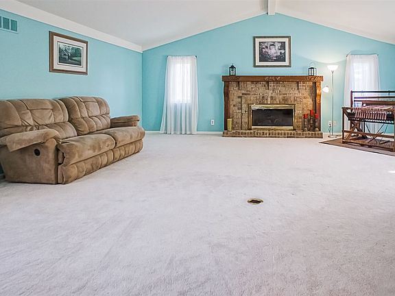 4th image of 19385 Orchard Heights Dr