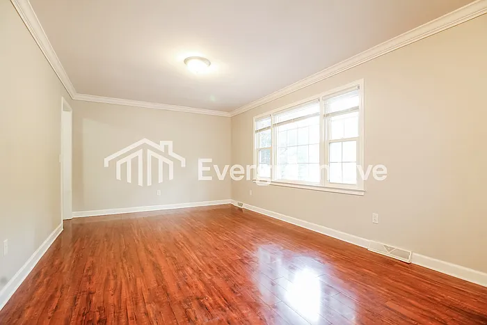 127 Ashdown Dr — Photo 8