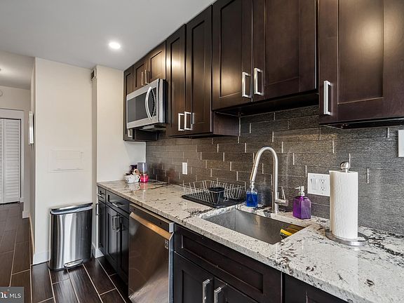 5th image of 301 N Beauregard St APT 916