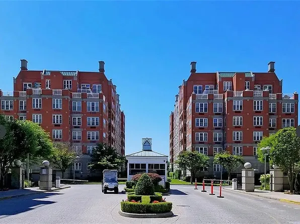 155 Oceana Dr E #4, Brooklyn, NY 11235