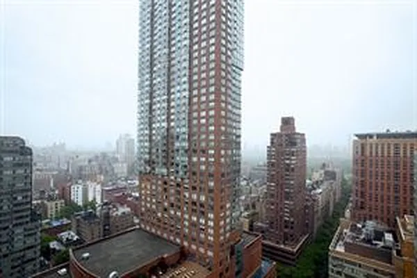 Rented by R New York | media 21