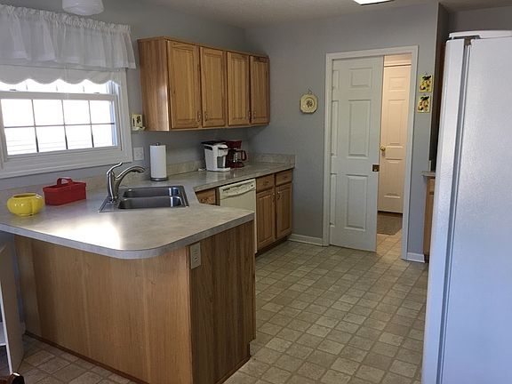 3rd image of 3138 Rotterdam Dr