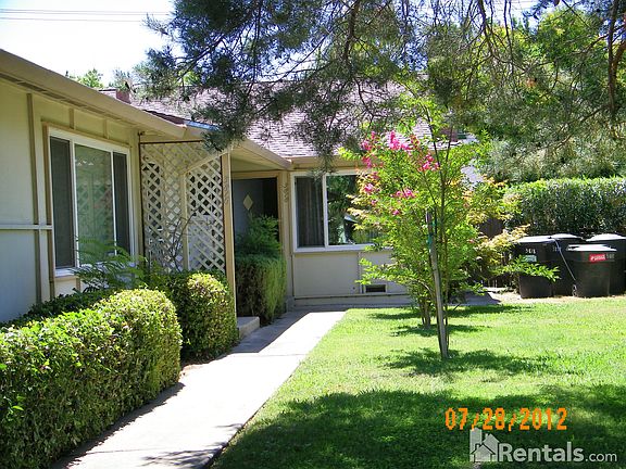 3rd image of 3818 El Camino Ave