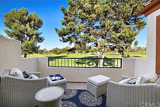 1st image of 388 Villa Point Dr