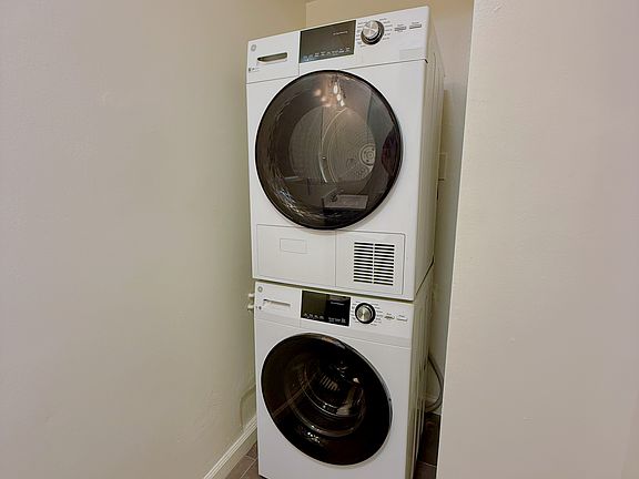 5th image of 10809 Camarillo St APT 1