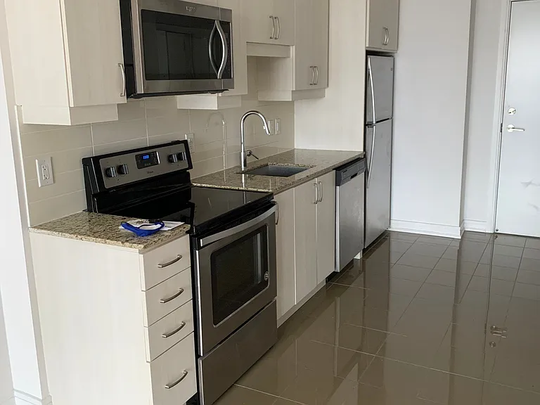 9205 Yonge St #1705 — Photo 3