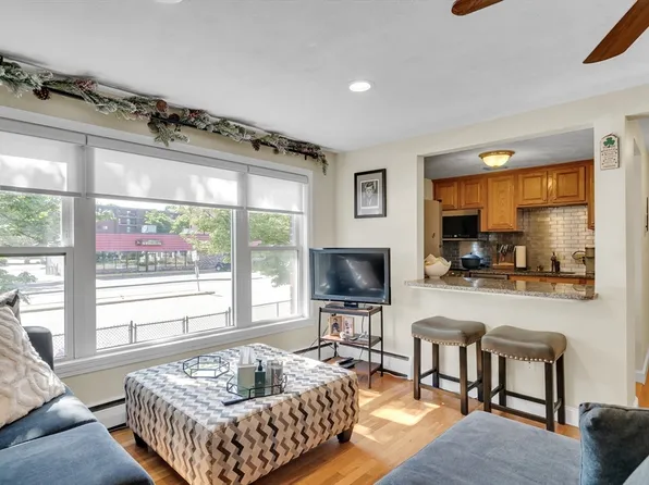 150 Main St APT 8, Stoneham, MA 02180