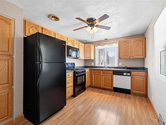 4th image of 1166 Beach Ave