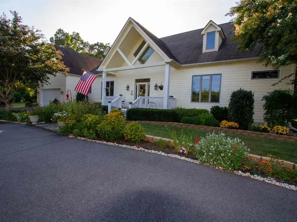 21 Black Walnut Dr, Nellysford, VA 22958