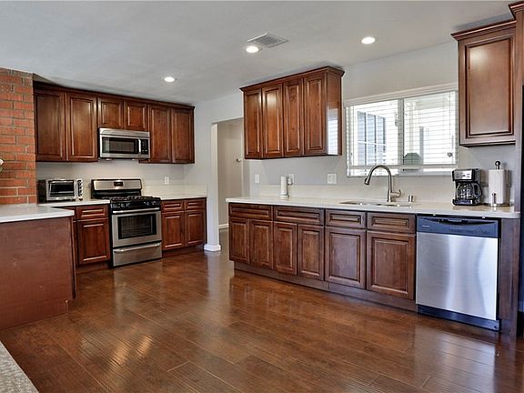 3rd image of 5393 N Mayfield Ave