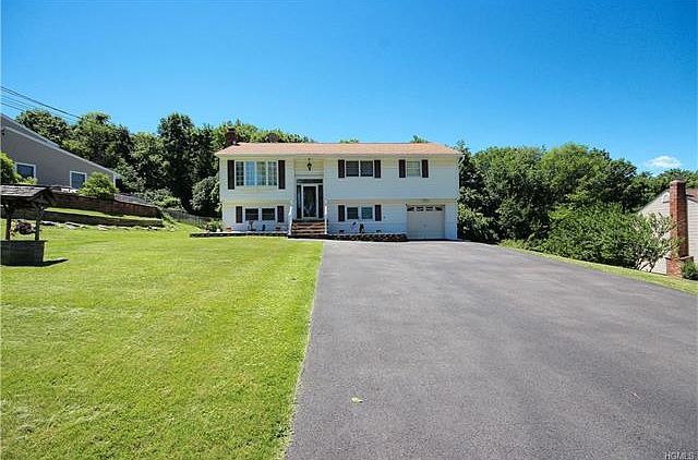 1st image of 34 Hawthorne Dr