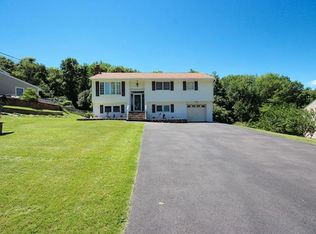 34 Hawthorne Dr, Monroe, NY 10950