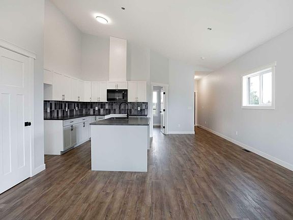 5th image of 125 Upland Blvd W