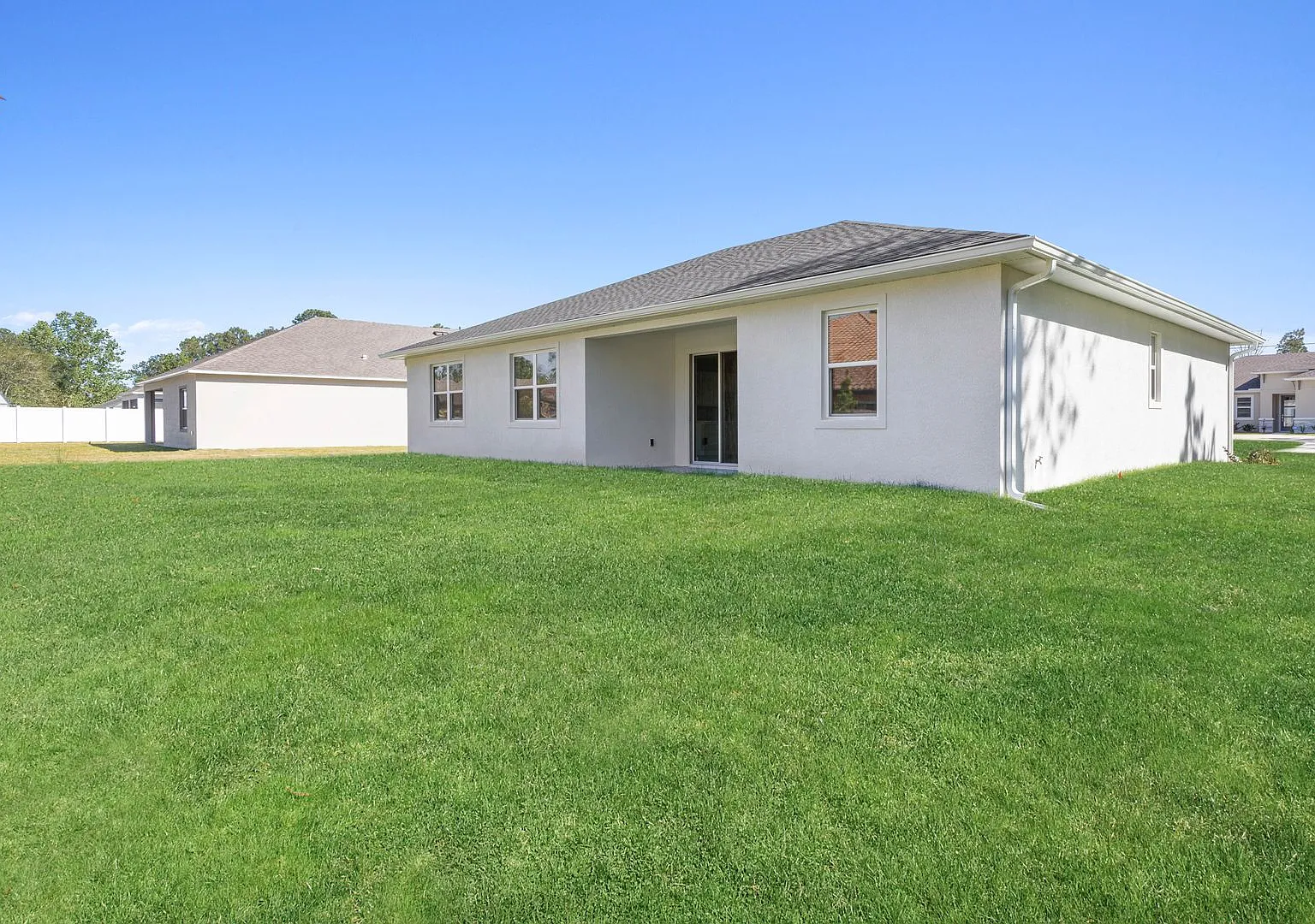 Modern North Port Home for Rent Privacy & Convenience — Photo 2