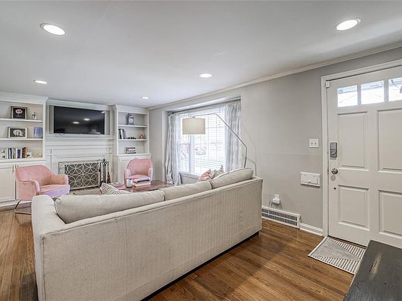 4th image of 1235 W 70th St