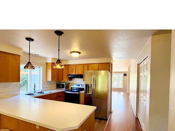 5th image of 266 SE 40th Ave