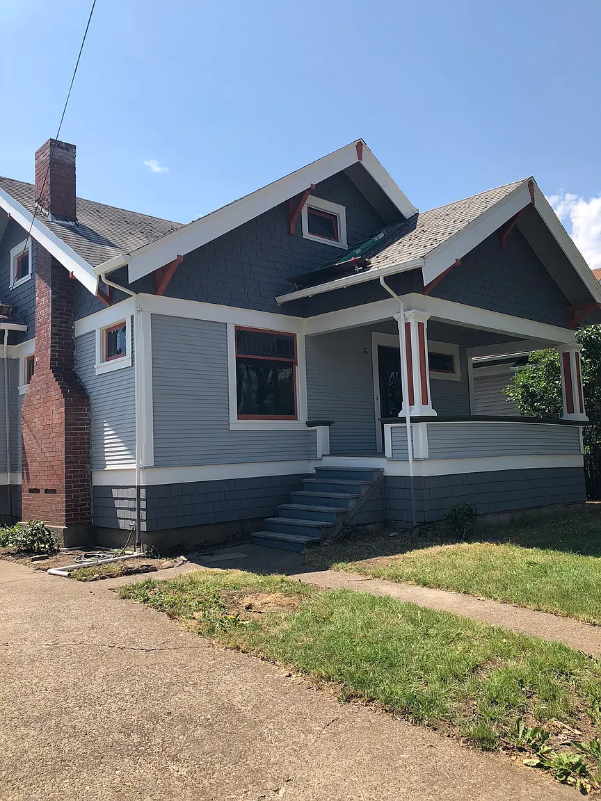 210 W 1st St photo 1