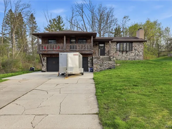 371 Elma Meadow Ln, Elma, NY 14059