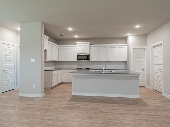 4th image of 2000 Cedar Valley Dr