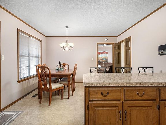 4th image of 2929 Meadow Creek Way
