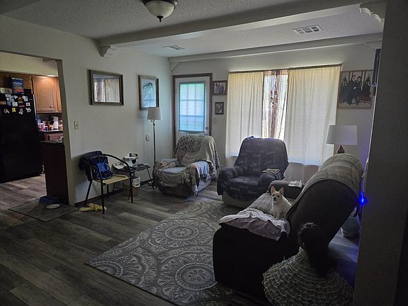 2nd image of 905 Freeland Dr