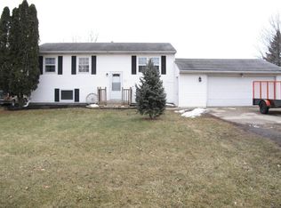 920 W Harrison St, Saybrook, IL 61770