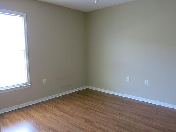 5th image of 230-25 Lanier Dr