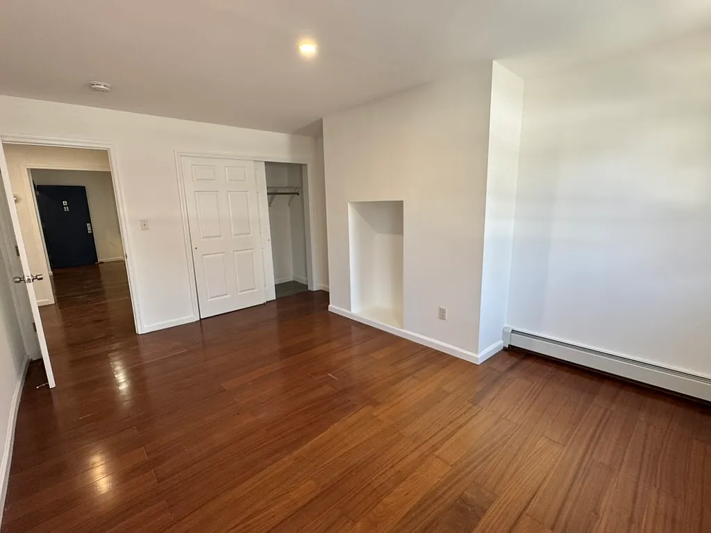 Building Photo - 61 Graham Ave #3A