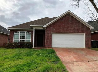 243 Veritas Dr, Dothan, AL 36303
