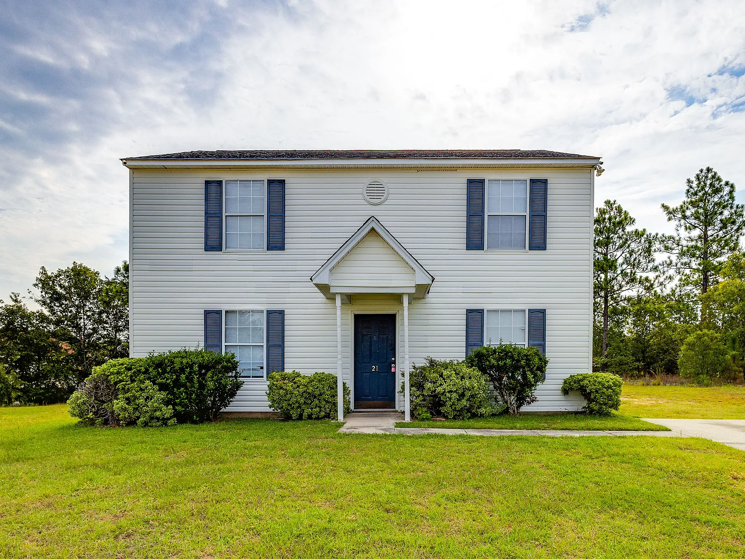 3 bed, 2.5 bath, 1350 sqft, $1,650 — Photo 3