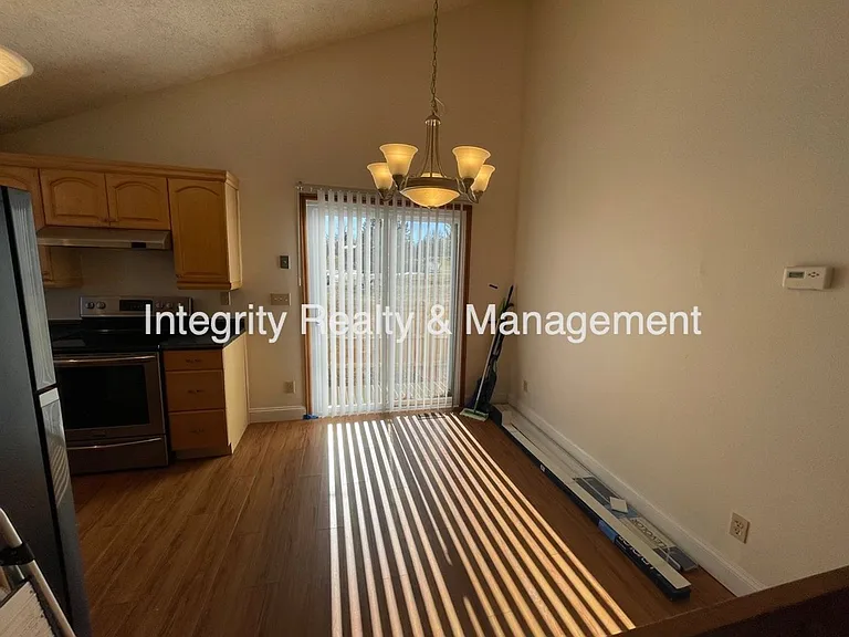7777 S Steele St — Photo 5
