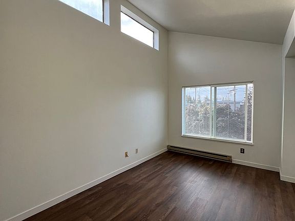 5th image of 10301 Greenwood Ave N #B-404