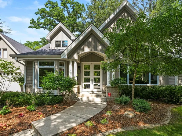 4541 Meadow Rd, Edina, MN 55424