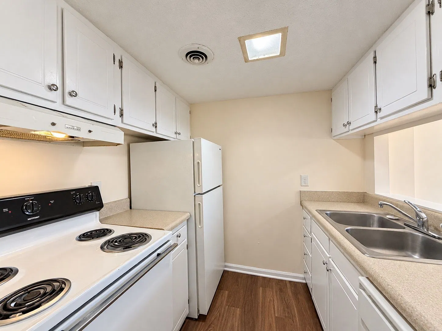 2 bed, 1.5 bath, $1,050 — Photo 4