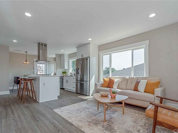 4th image of 4783 Templeton St