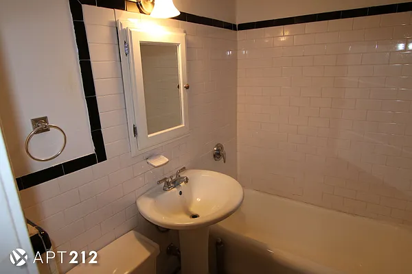 Rented by APT212 INC | media 32