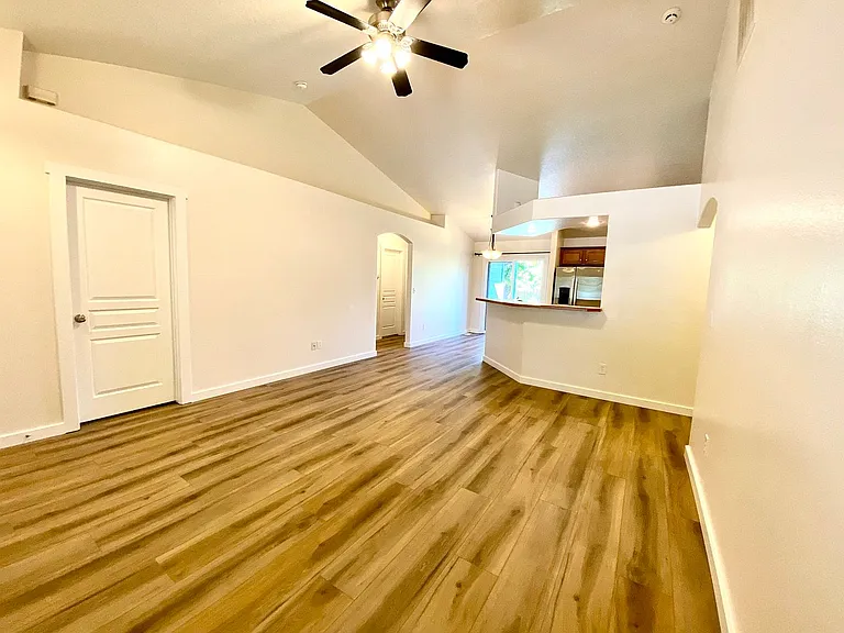 1014 N Manship Ave — Photo 6