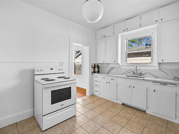 4th image of 401 Athenia Dr