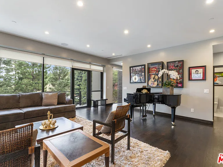 6459 Rodgerton Dr — Photo 28