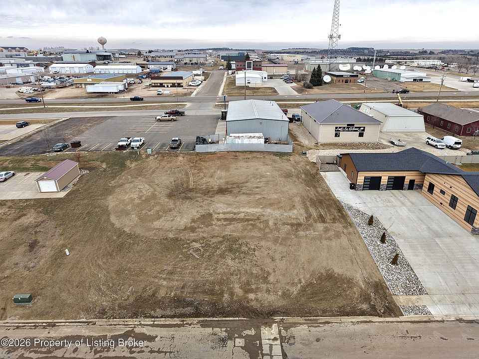 1st image of 20th St E