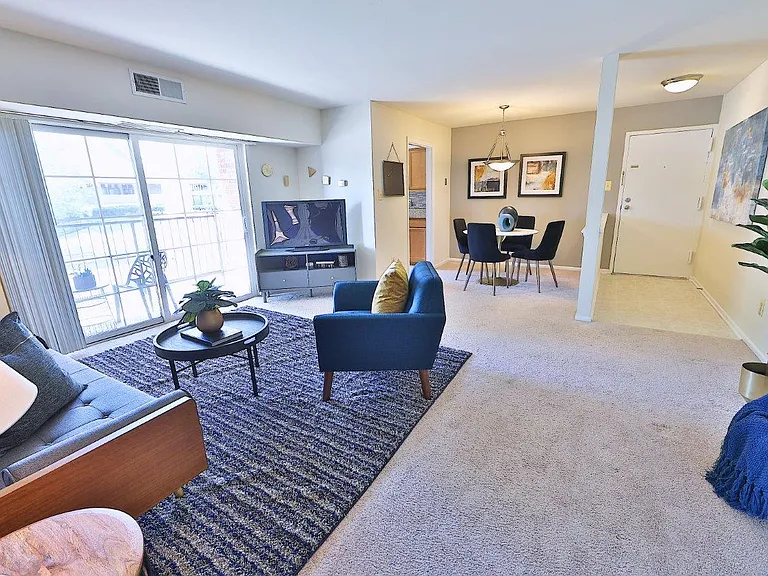 Mount Vernon Square Apartment Homes — Photo 11