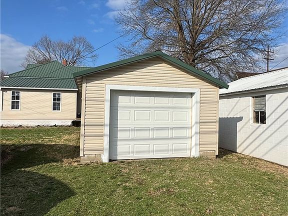 4th image of 317 E Main St