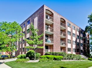 104 N Pine Ave APT 202, Arlington Heights, IL