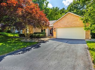 9611 Klais Rd, Clarkston, MI 48348