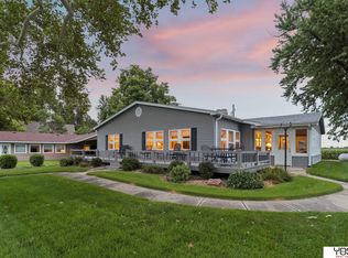 2220 E Lake Dr, Union, NE 68455
