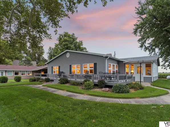 2220 E Lake Dr, Union, NE 68455