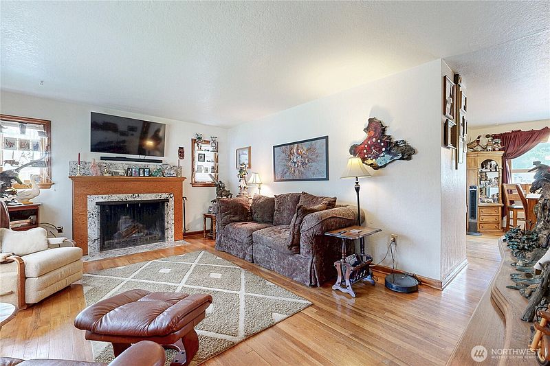 2nd image of 558 Juniper Street